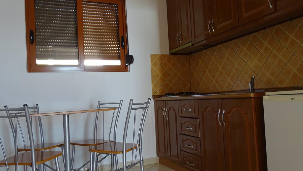 Residence Jazoj Vlorë Esterno foto