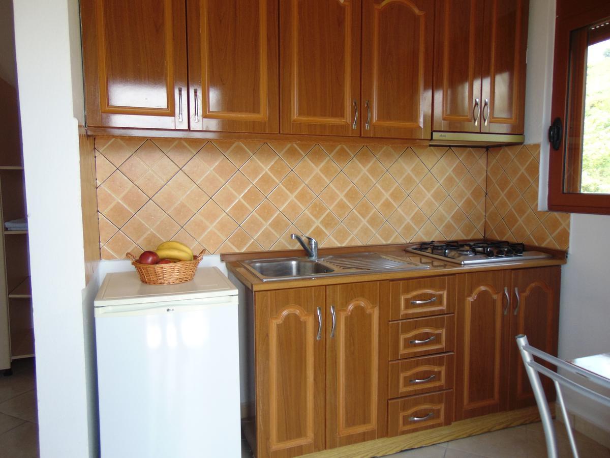 Residence Jazoj Vlorë Esterno foto