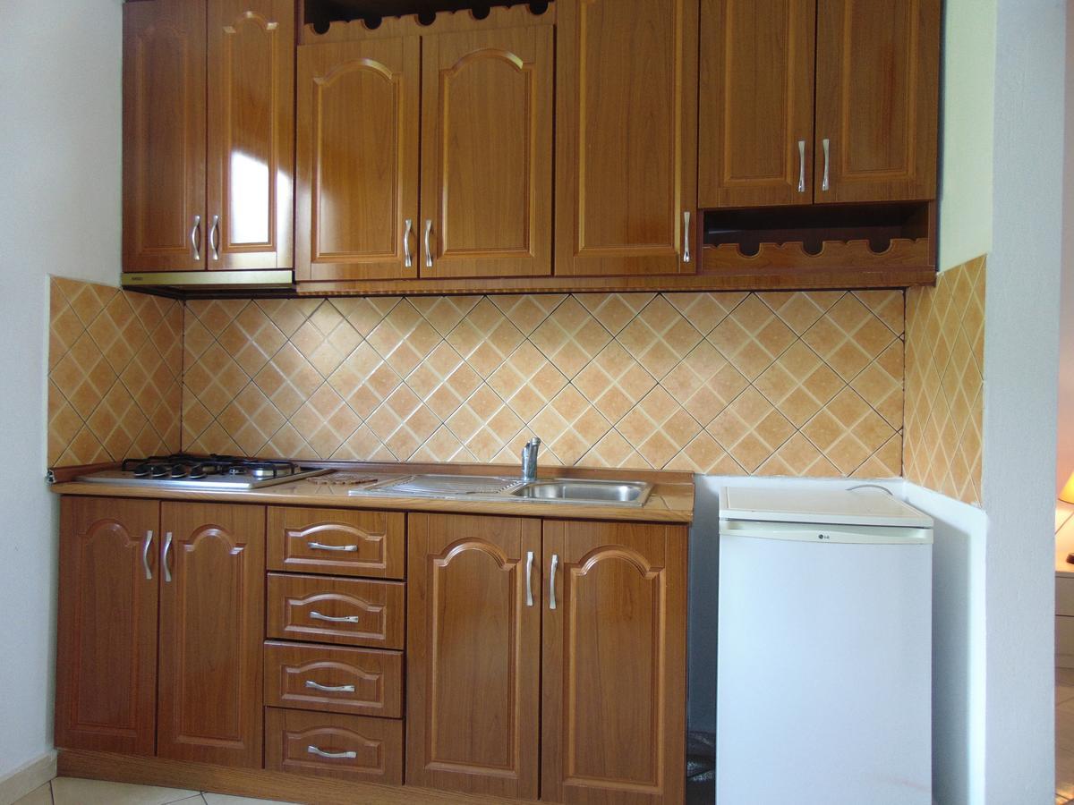 Residence Jazoj Vlorë Esterno foto