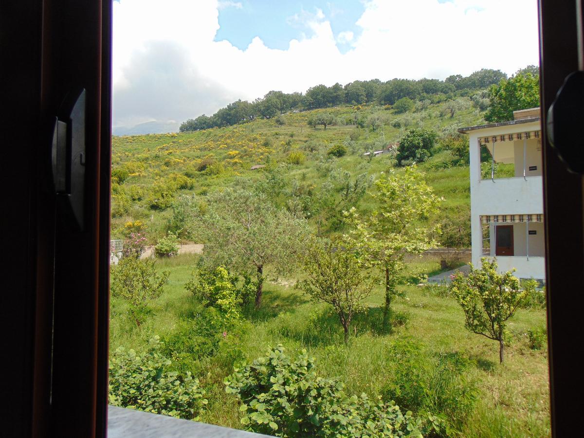 Residence Jazoj Vlorë Esterno foto